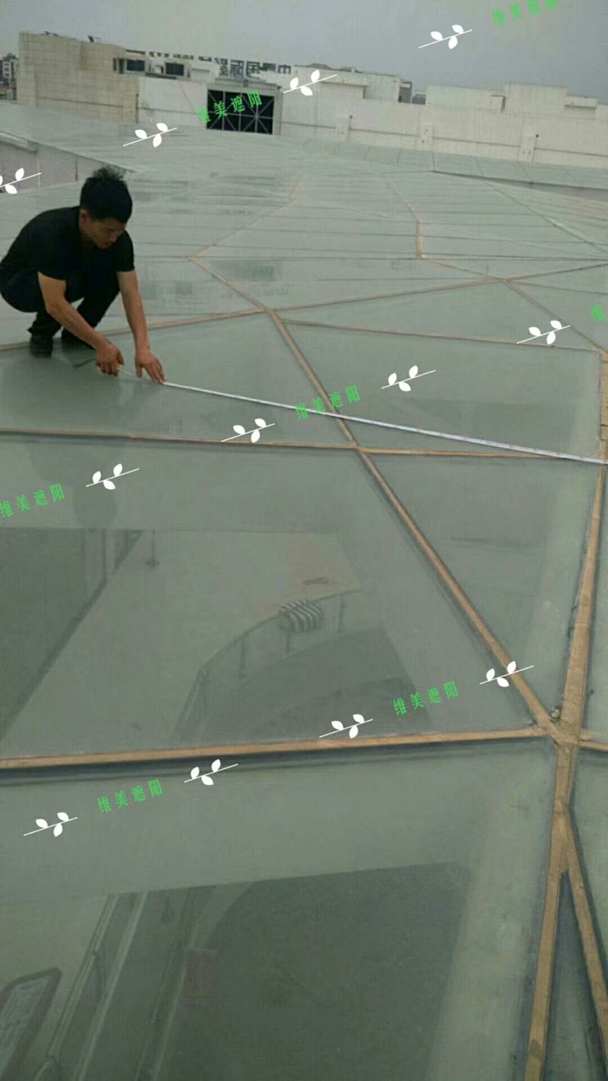 维美天幕遮阳篷工人施工现场