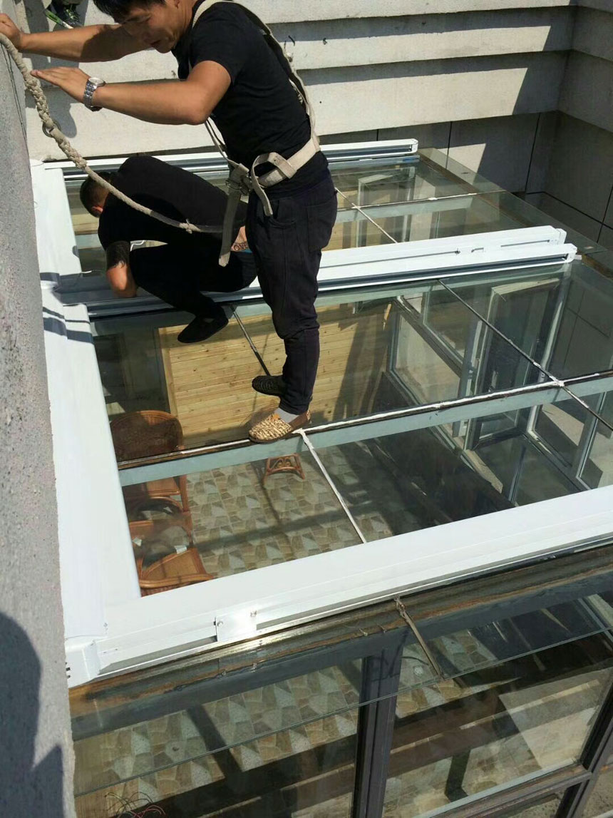维美天幕遮阳篷工人施工现场