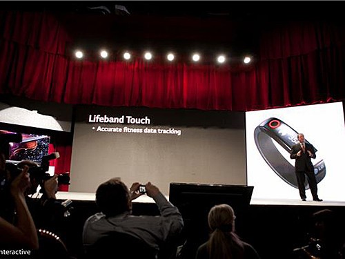 LG正式推出手环 Lifeband Touch配触摸屏