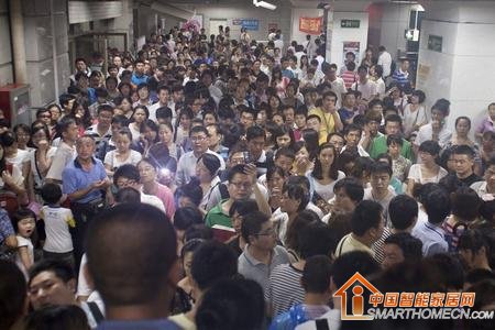北京地铁滞留人群
