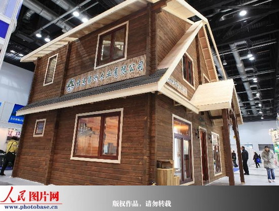 11月14日，第八届中国国际住宅产业博览会上的北京绿洲木业公司的木结构房屋。  版权作品，请勿转载。