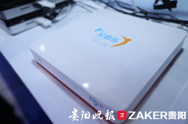 数博会市民巡馆热点扫描：体验物联网智能家居 市民笑称“日子将越过越轻松”2.jpg